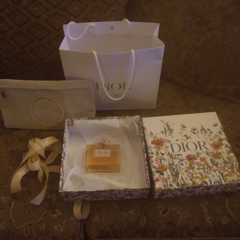 Miss Dior Eau de Parfum. 5 Fl oz